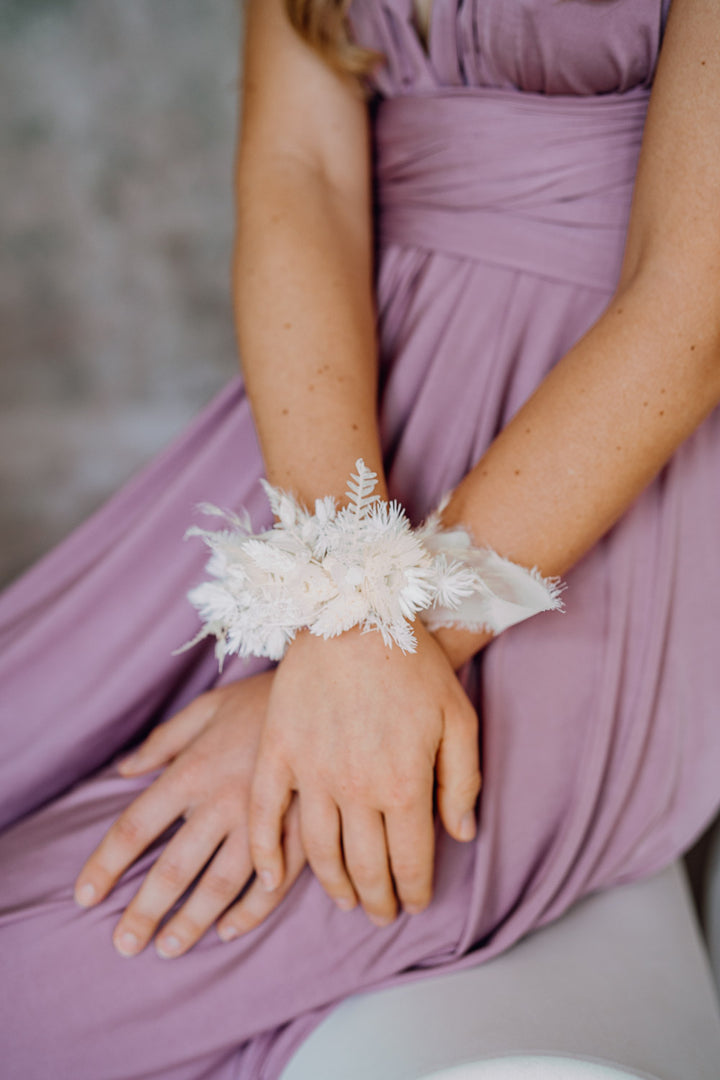 Flower bracelet | Elegant White & Ivory