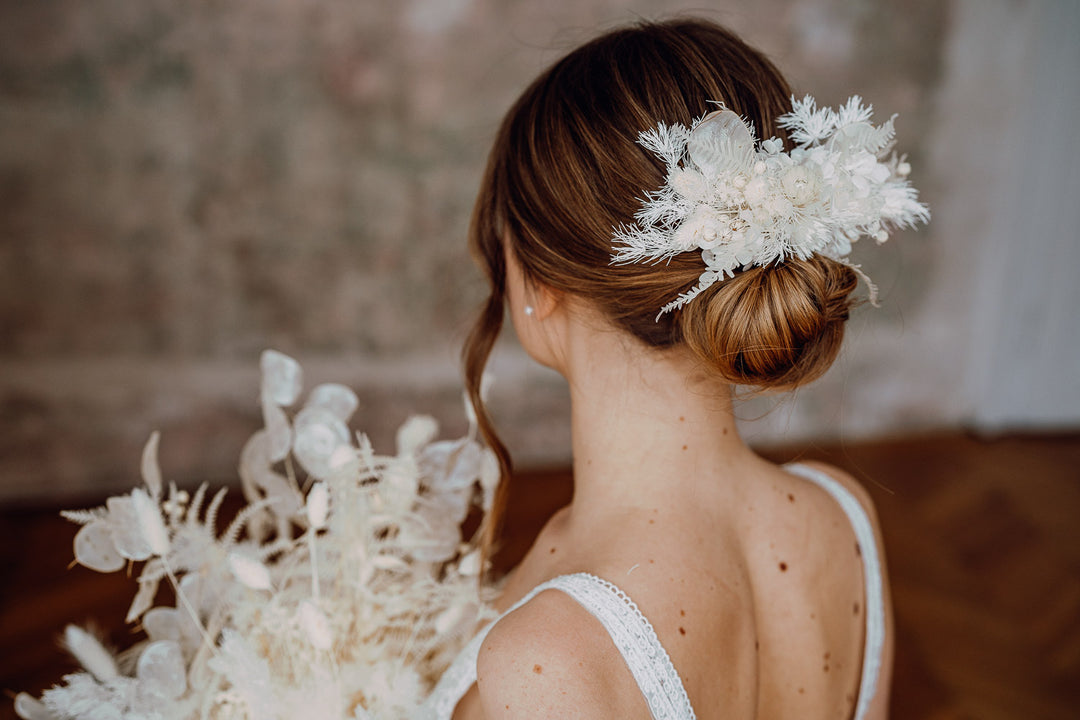 Headpiece on a hair comb | Elegant White & Ivory